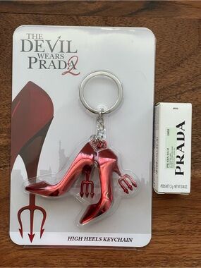 PRADA Mini Banana Yellow Balm & Devil Wears Prada 2 Metal Keychain👠